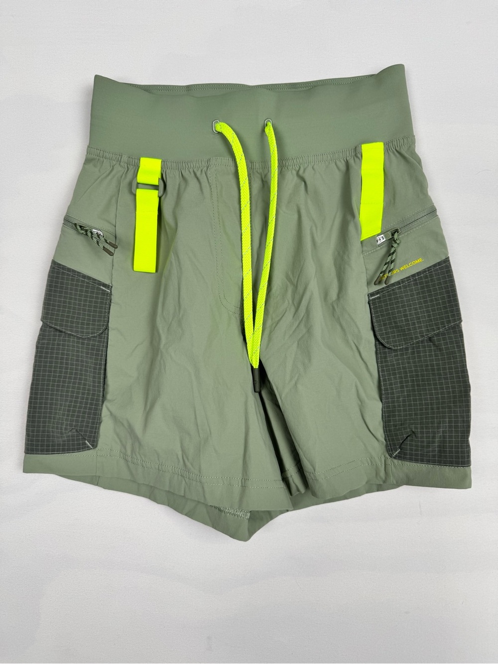 Lululemon Multi-Pocket Cargo High-Rise Hiking Short 5" Laurel Green Women’s 2